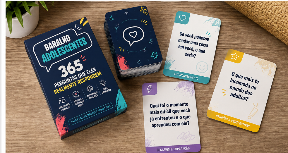 Caixa do Baralho Adolescentes com cartas espalhadas sobre a mesa